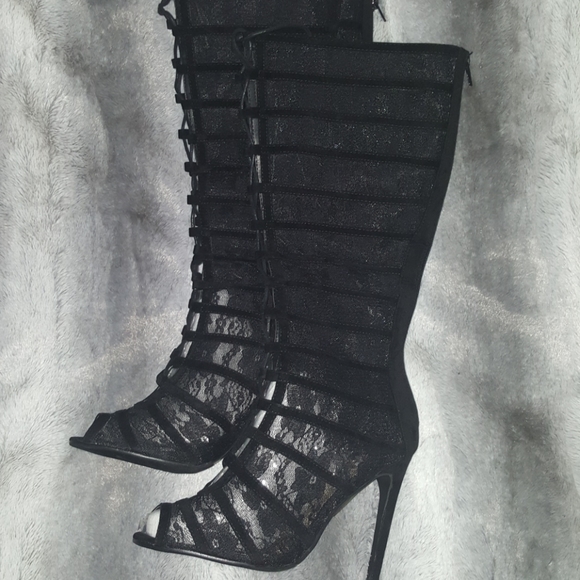 Boots - Picture 4 of 5